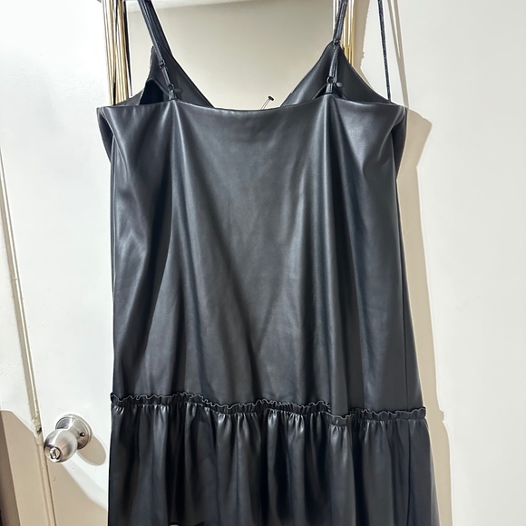 Leather dress - Picture 2 of 3